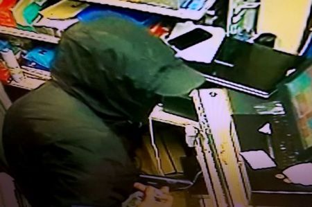Christmas Operation: Police Use DNA Spray To Catch Merseyside Shop Burglars Christmas Operation: Police Use DNA Spray To Catch Merseyside Shop Burglars